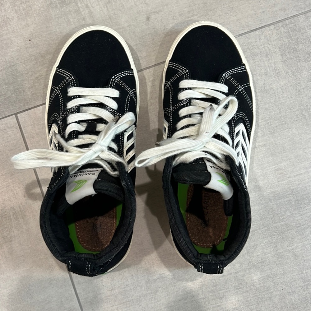 Cariuma sneakers